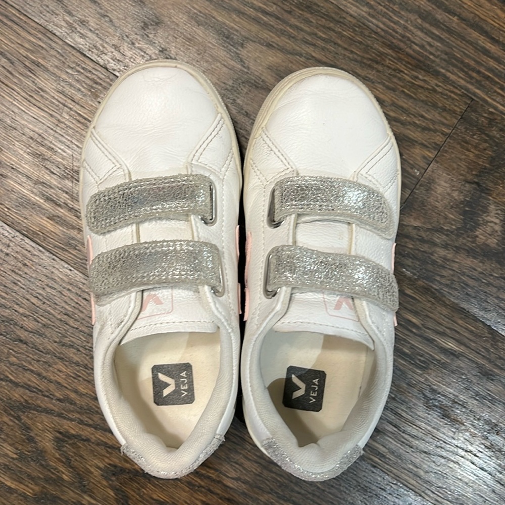 Veja kids shoes- 13.5(US)